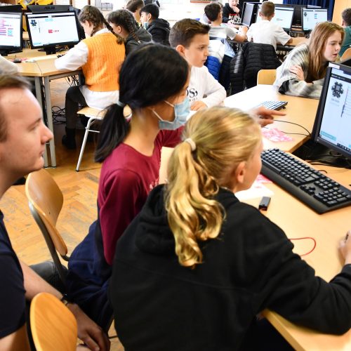 Coding-Aktion mit Schüler*innen und Amazon Volunteers Bild