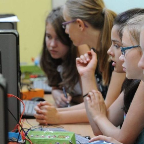 Gute Nachrichten für Schulen in Baden-Württemberg – durch Kooperation mit Land können jetzt noch mehr Schüler*innen IT entdecken Bild